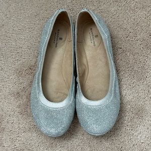 Bandolino Silver Flats